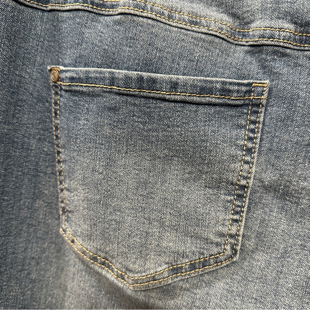 Women's Mid Blue Cropped Stretch Jeans with Frey at bottom 18W - Picture 8 of 8